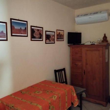 L'Orangette Bed & Breakfast Regusse Ngoại thất bức ảnh
